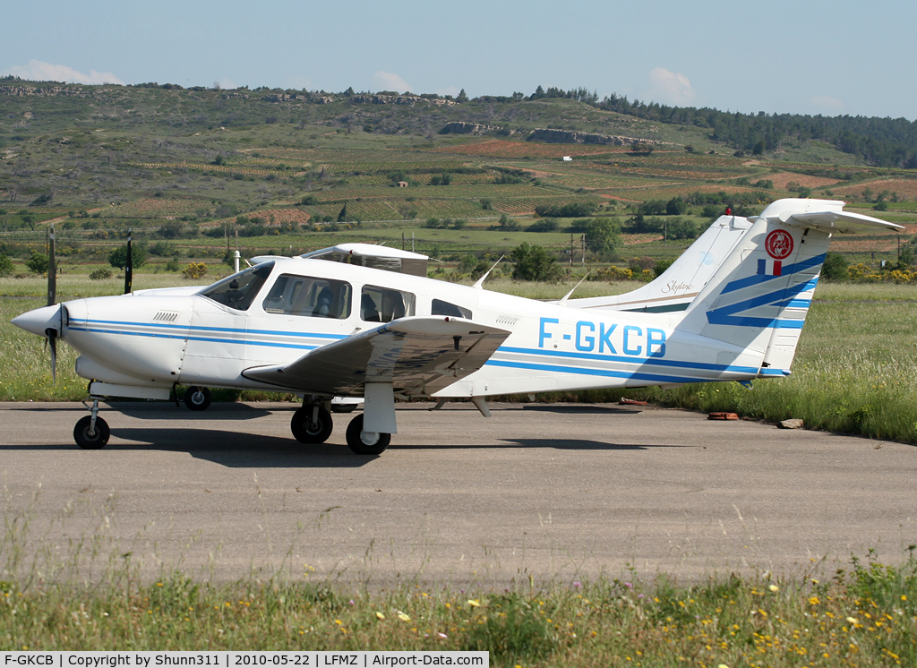 F-GKCB, Piper PA-28RT-201T Arrow IV C/N 28R8131136, Parked near the control tower...