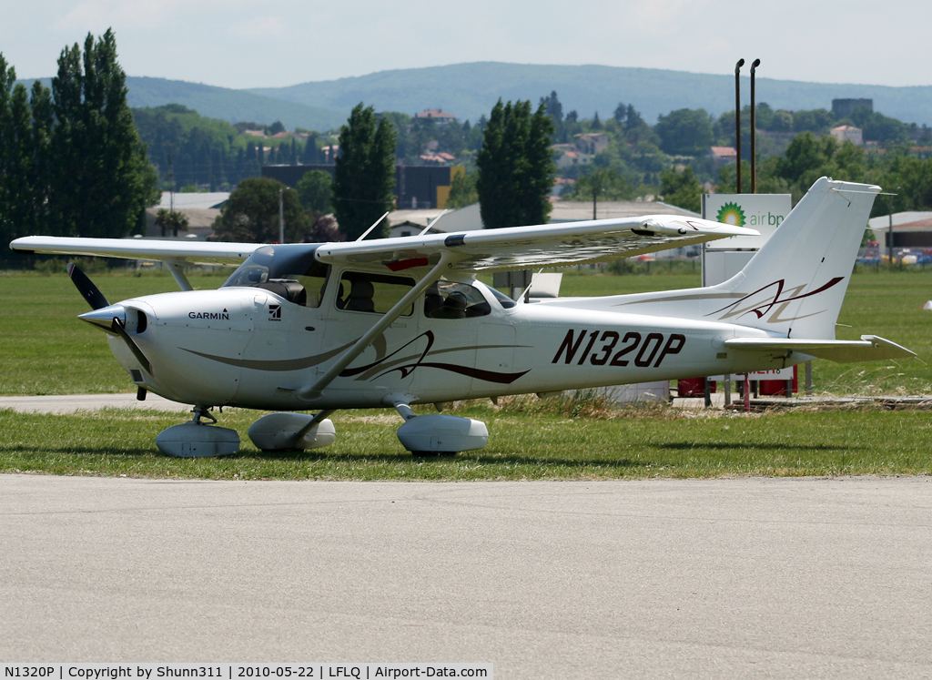 N1320P, 2008 Cessna 172S C/N 172S10658, Parked at the Airclub...