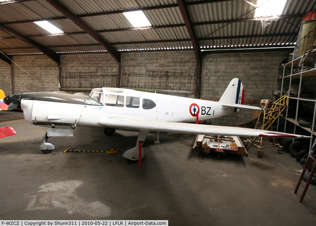 F-WZCZ, 1945 Nord 1101 Noralpha C/N 77, Nord 1101 c/n 77 stored into a hangar...
