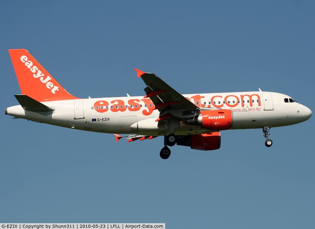 G-EZIX, 2005 Airbus A319-111 C/N 2605, Landing rwy 36R