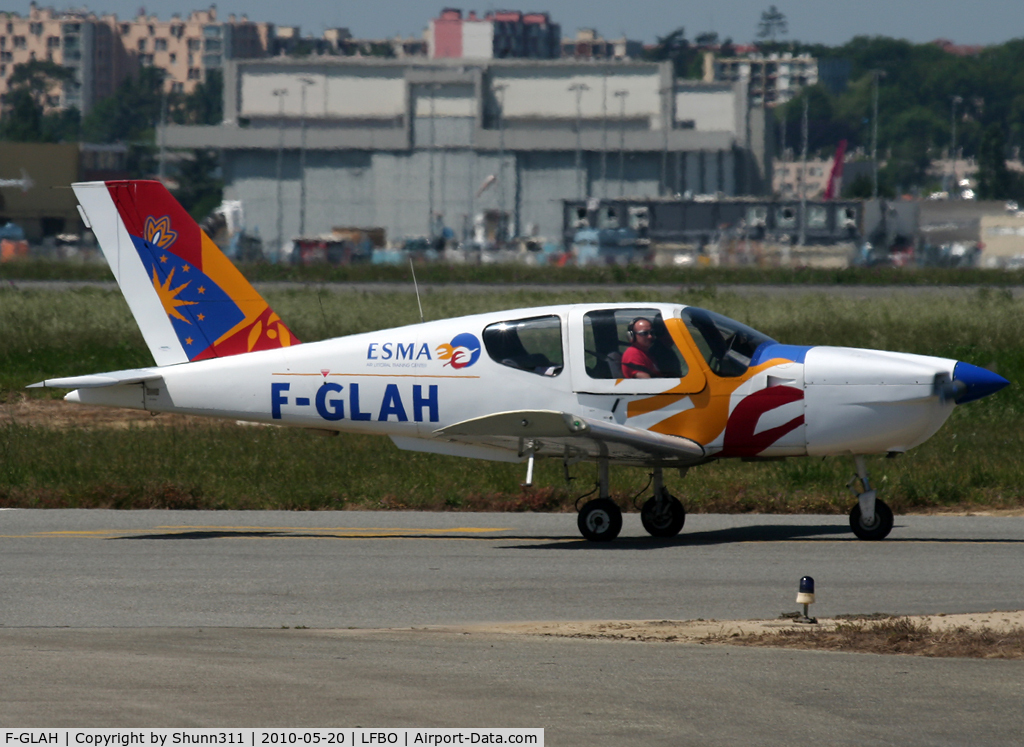 F-GLAH, Socata TB-9 Tampico C/N 1076, Taxiing to the General Aviation area...