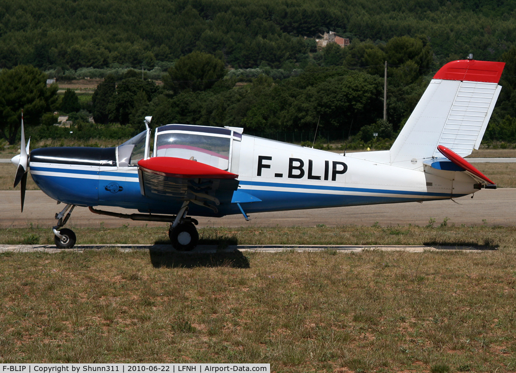 F-BLIP, Socata Rallye 180T Galerien C/N 3311, Waiting a new flight with gliders...