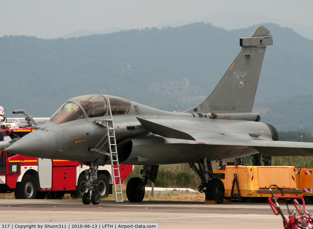 317, Dassault Rafale B C/N 317, Used as spare from 113-IX during LFTH Open Day 2010...