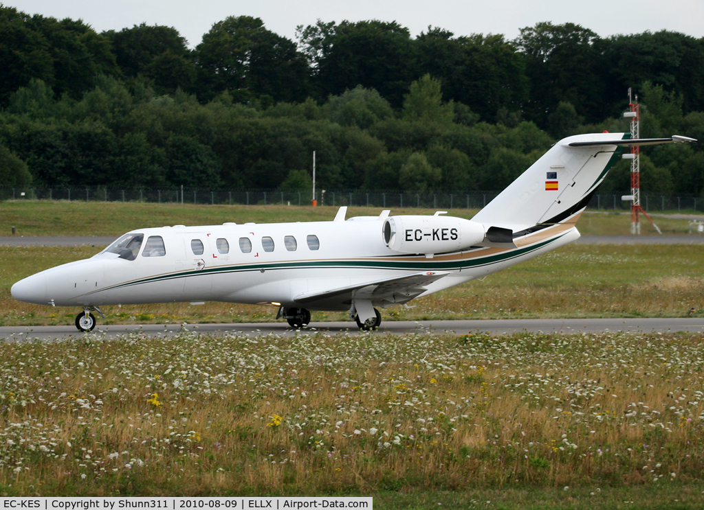 EC-KES, 2003 Cessna 525A CitationJet CJ2 C/N 525A-0155, Taxiing holding point rwy 24 for departure...