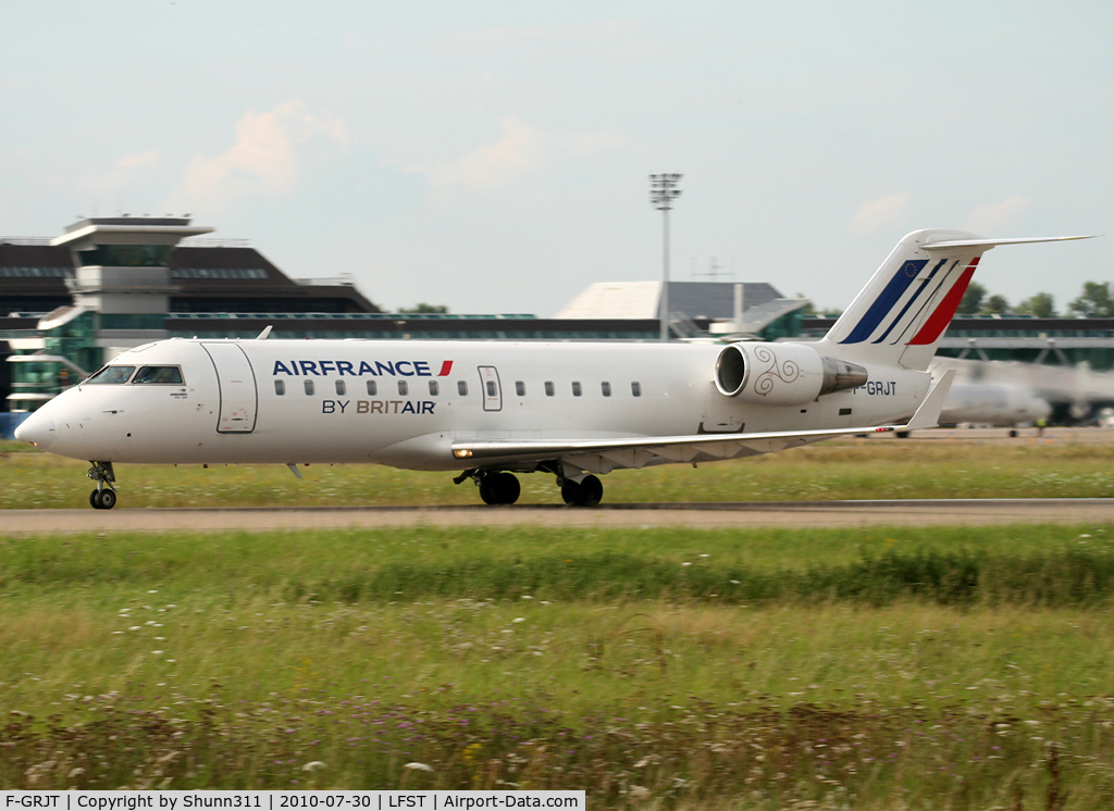 F-GRJT, 2000 Canadair CRJ-100ER (CL-600-2B19) C/N 7389, Taking off rwy 23 in new Air France c/s