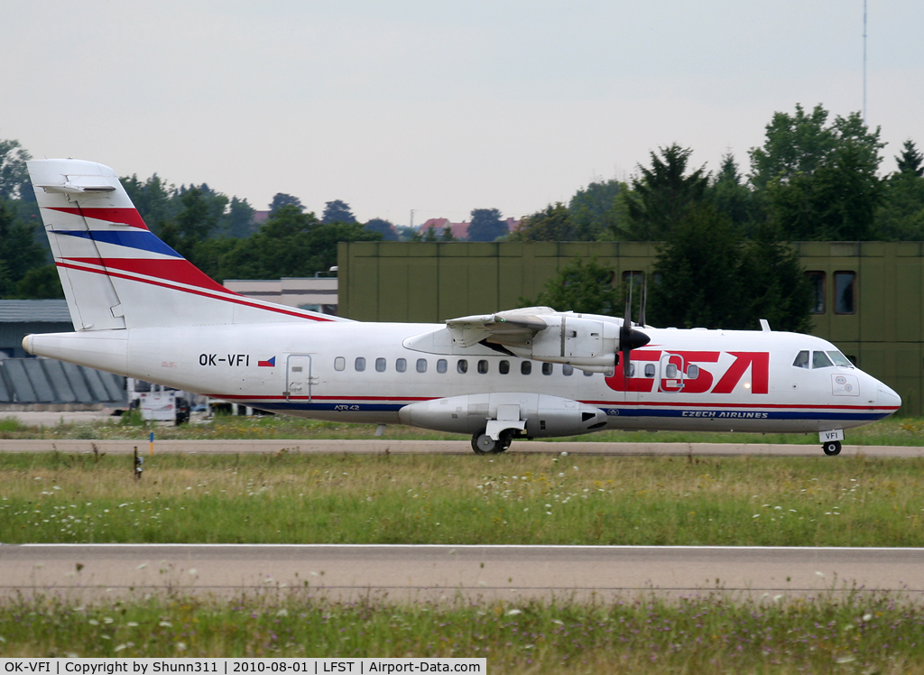 OK-VFI, 1990 ATR 42-320 C/N 173, Taxiing to the terminal...