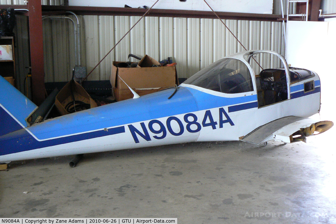 N9084A, 1982 Piper PA-38-112 Tomahawk C/N 38-82A0079, At Georgetown Municipal, TX