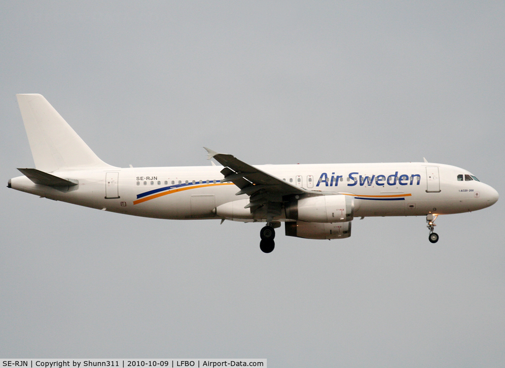 SE-RJN, 1991 Airbus A320-231 C/N 169, Landing rwy 14L