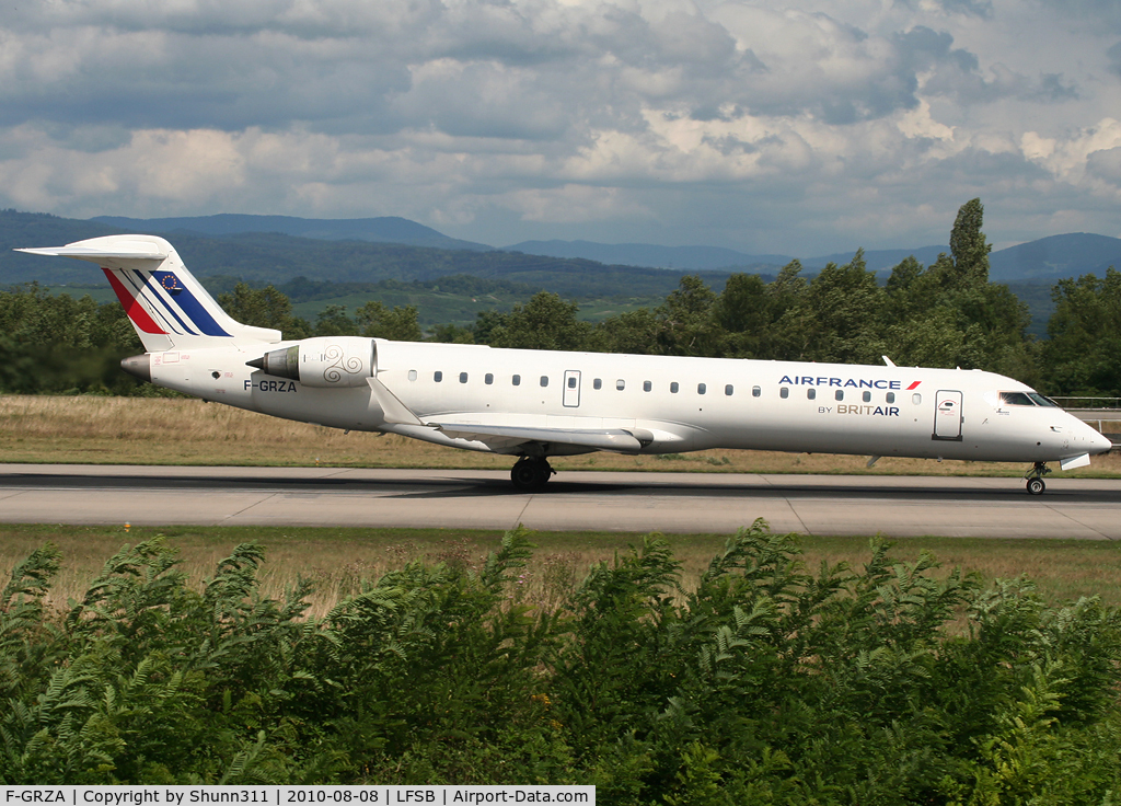 F-GRZA, 2000 Canadair CRJ-702 (CL-600-2C10) Regional Jet C/N 10006, Landing rwy 16 with new Air France c/s