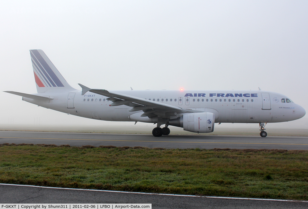 F-GKXT, 2009 Airbus A320-214 C/N 3859, Taxiing holding point rwy 14R for departure...