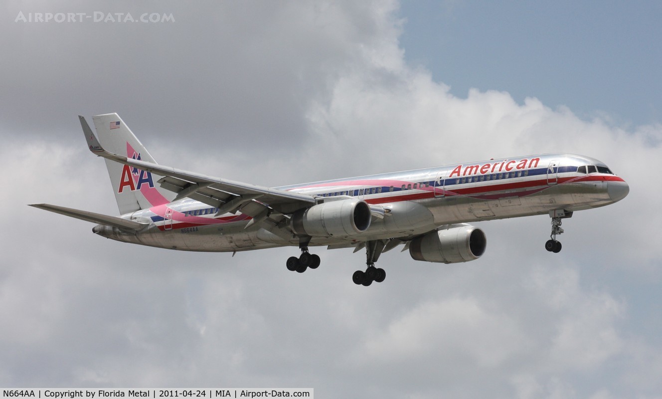 N664AA, 1992 Boeing 757-223 C/N 25298, Breast Cancer Awareness