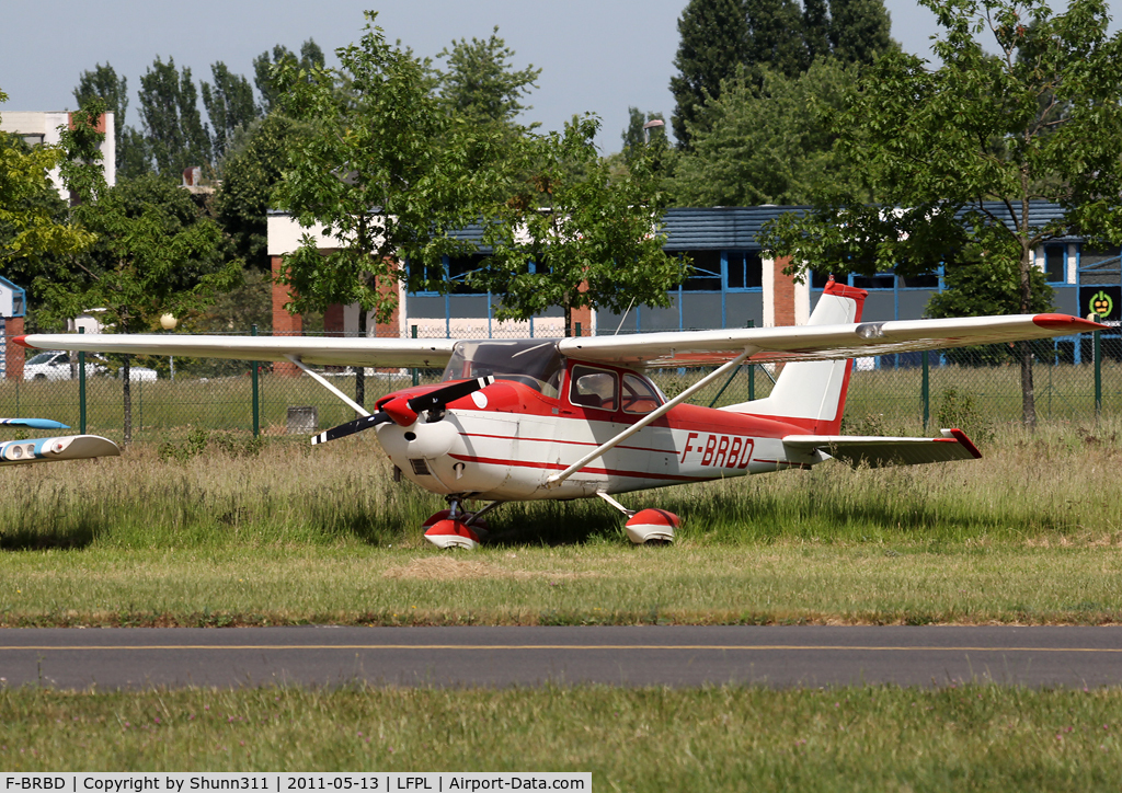 F-BRBD, Reims F172H Skyhawk C/N 0542, Parked on the grass...