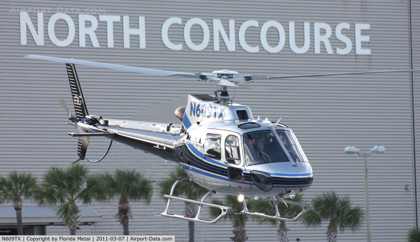 N609TX, Eurocopter AS-350B-2 Ecureuil Ecureuil C/N 4776, AS 350 leaving heliexpo