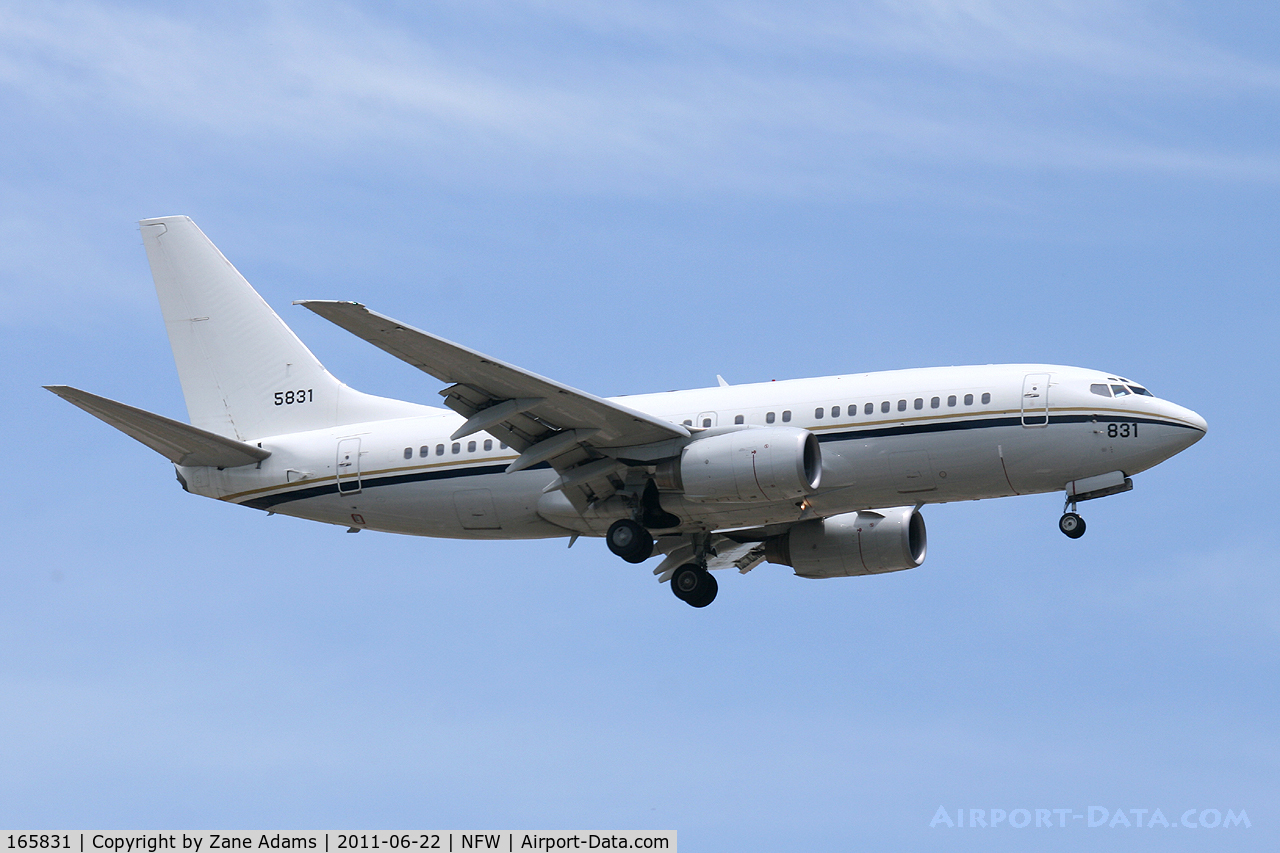 165831, 2000 Boeing C-40A Clipper (737-fAF) C/N 30200, Landing at NAS-JRB Fort Worth