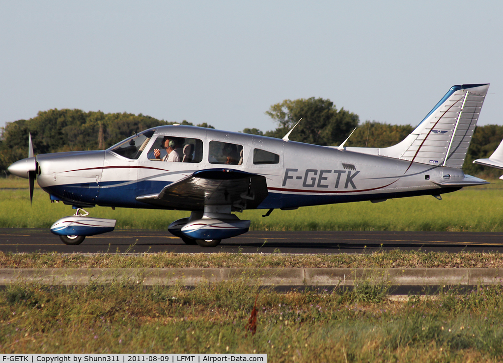 F-GETK, Piper PA-28-181 Archer II C/N 28-8490059, Arriving to his parking...