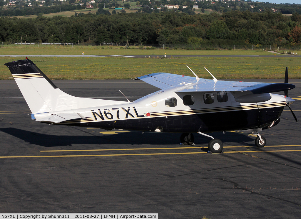 N67XL, Cessna P210N Pressurised Centurion C/N P21000815, Parked...