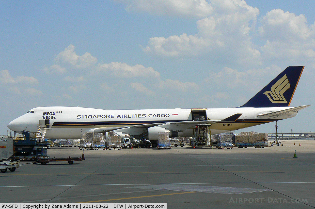 9V-SFD, 1995 Boeing 747-412F/SCD C/N 26553, Singapore freighter at DFW Airport