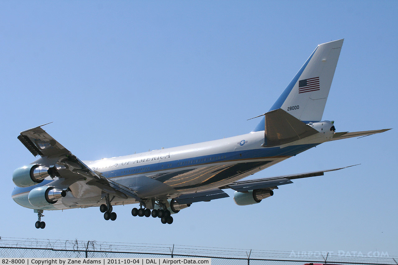 82-8000, 1987 Boeing VC-25A (747-2G4B) C/N 23824, President Obama aboard Air Force One, arriving at Dallas Love Field.