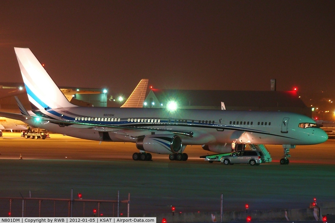 N801DM, 1992 Boeing 757-256 C/N 26240, Waiting on the Dallas Mavericks