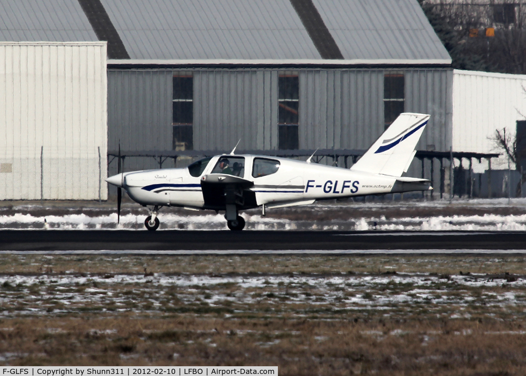 F-GLFS, Socata TB-20 Trinidad C/N 1364, Lining up rwy 32R for departure...