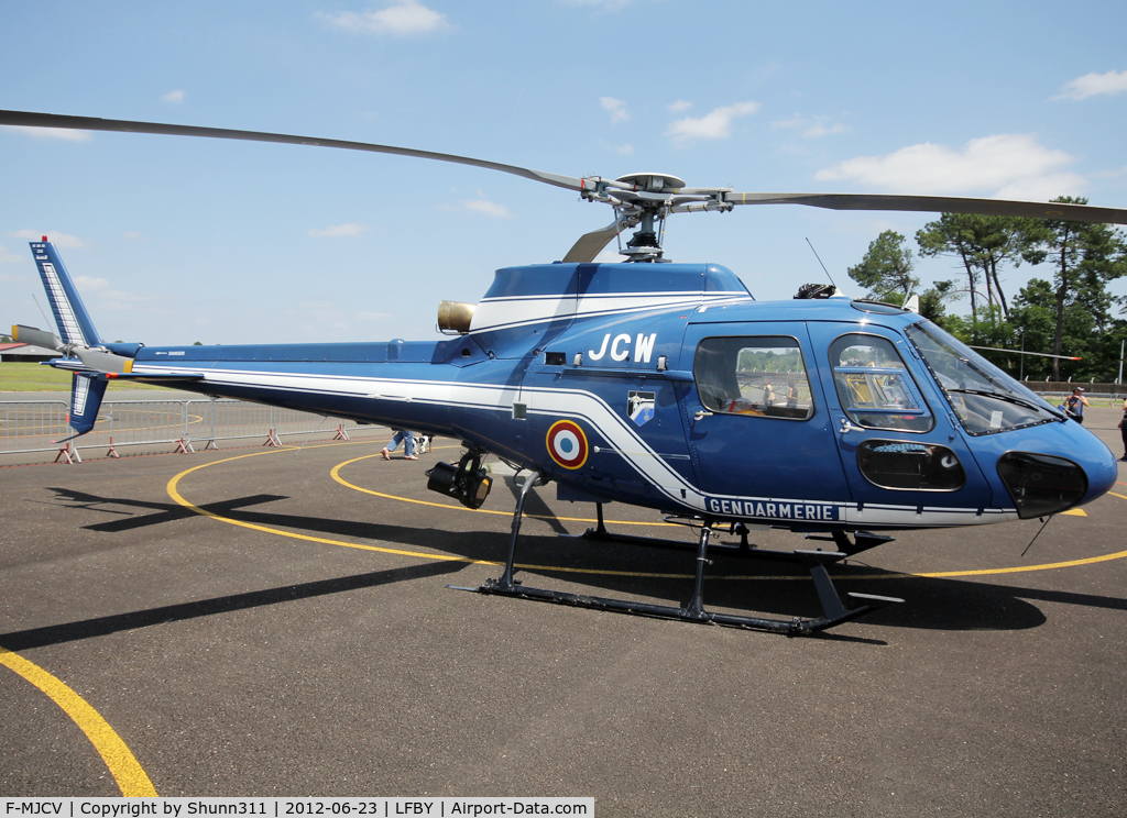 F-MJCV, 1989 Aerospatiale AS-350B Ecureuil C/N 2118, Static display during LFBY Open Day 2012