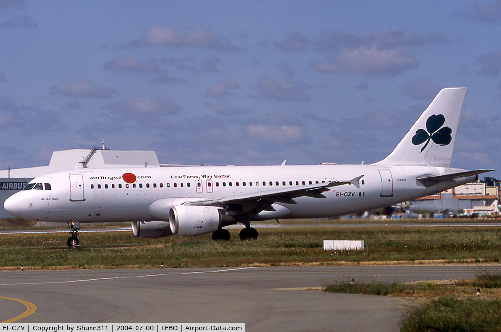 EI-CZV, 1995 Airbus A320-214 C/N 553, Taxiing holding point rwy 32R for departure...