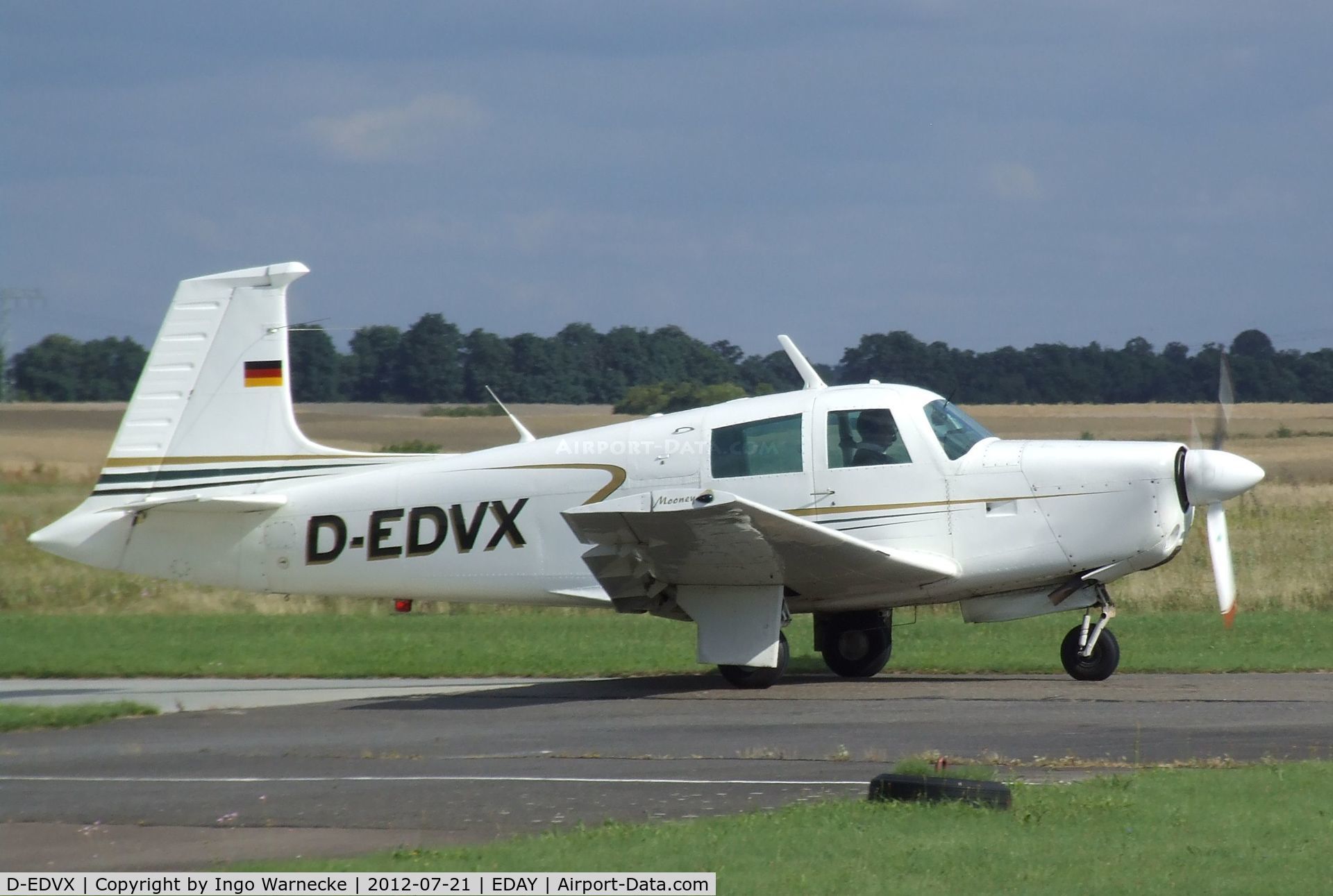 D-EDVX, 1971 Mooney M20E Chaparral C/N 21-0017, Mooney M20E Aerostar 201 Chaparral at Strausberg airfield