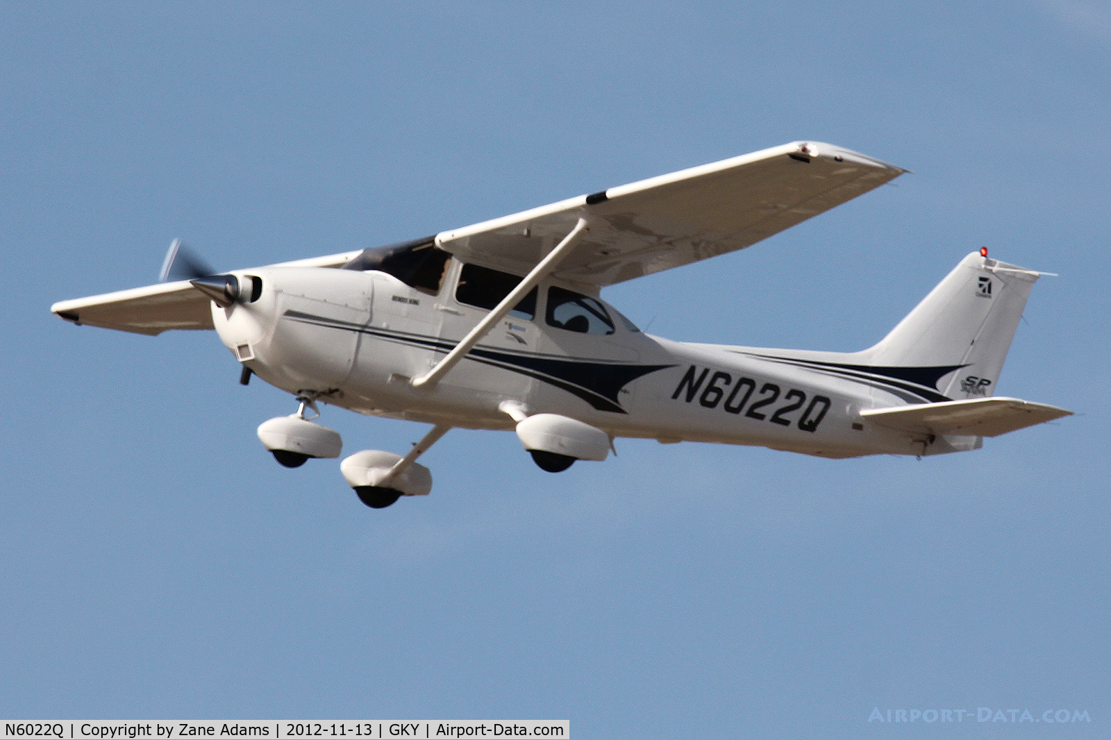 N6022Q, 2004 Cessna 172S C/N 172S9672, Departing Arlington Municipal Airport.
