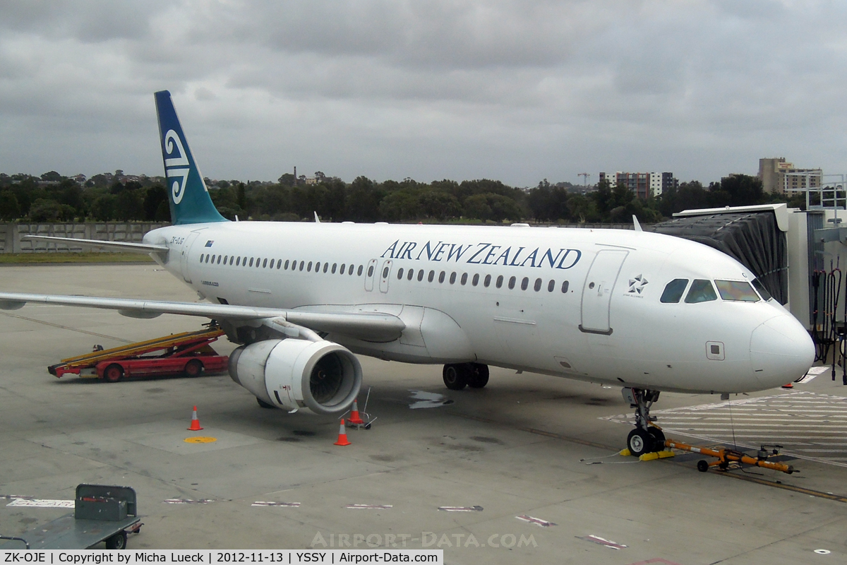 ZK-OJE, 2003 Airbus A320-232 C/N 2148, At Sydney