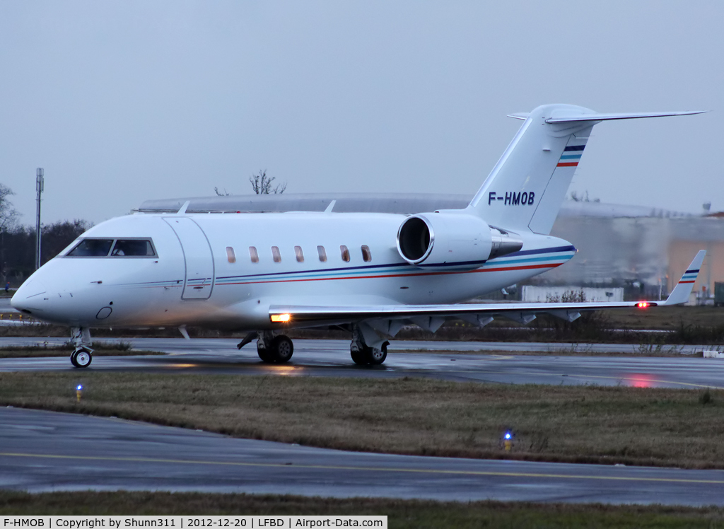 F-HMOB, 2010 Bombardier Challenger 605 (CL-600-2B16) C/N 5865, Taxiing since the General Aviation area for a new flight...