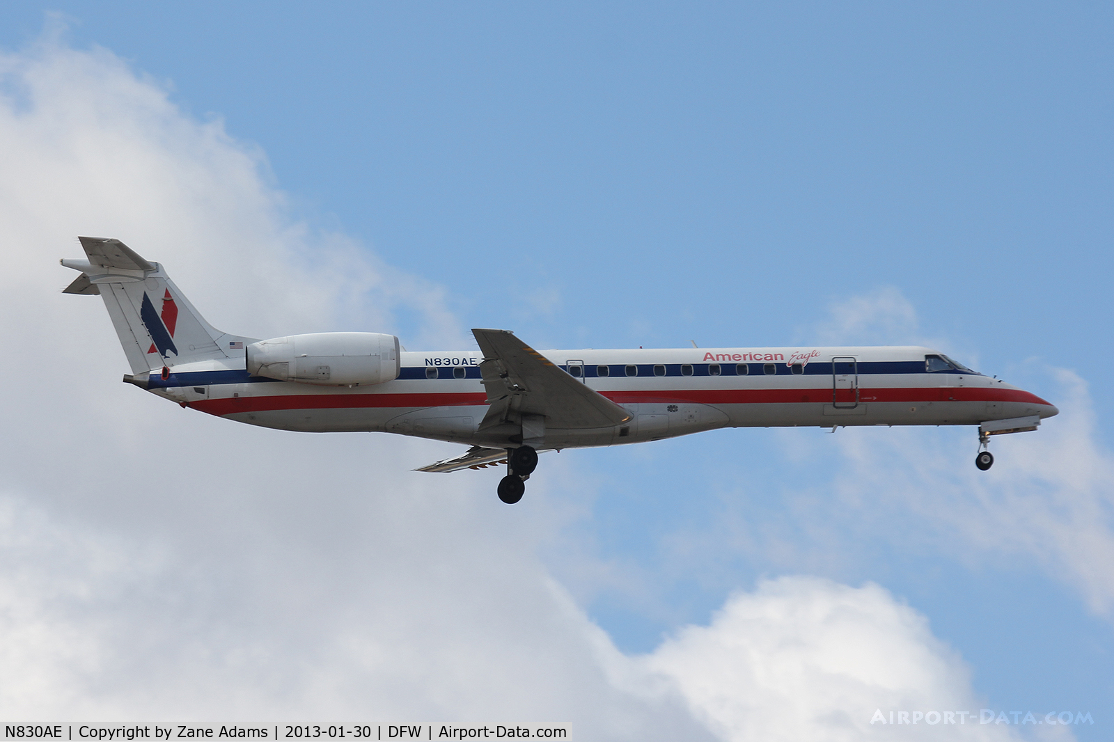 N830AE, 2002 Embraer ERJ-140LR (EMB-135KL) C/N 145615, American Eagle landing at DFW Airport