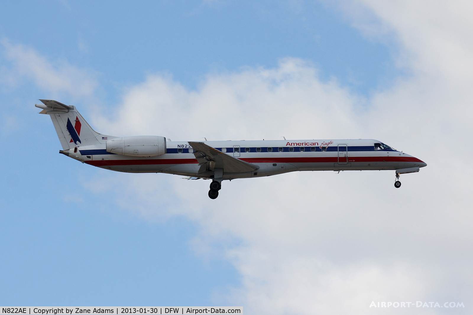 N822AE, 2002 Embraer ERJ-140LR (EMB-135KL) C/N 145581, American Eagle landing at DFW Airport