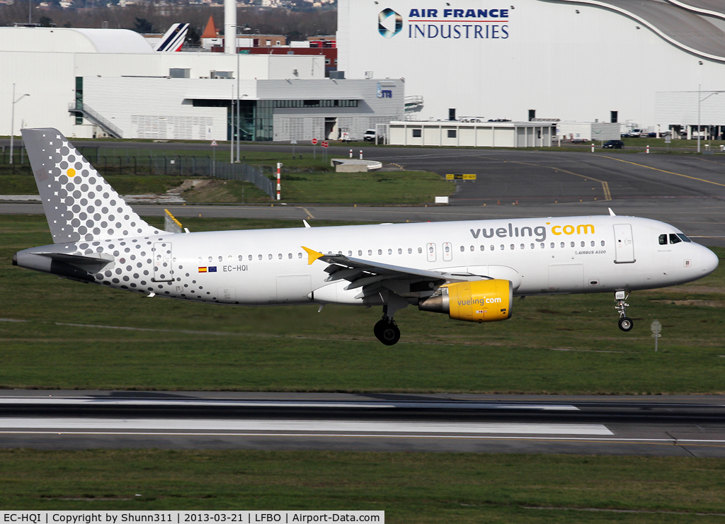 EC-HQI, 2001 Airbus A320-214 C/N 1396, Landing rwy 14R