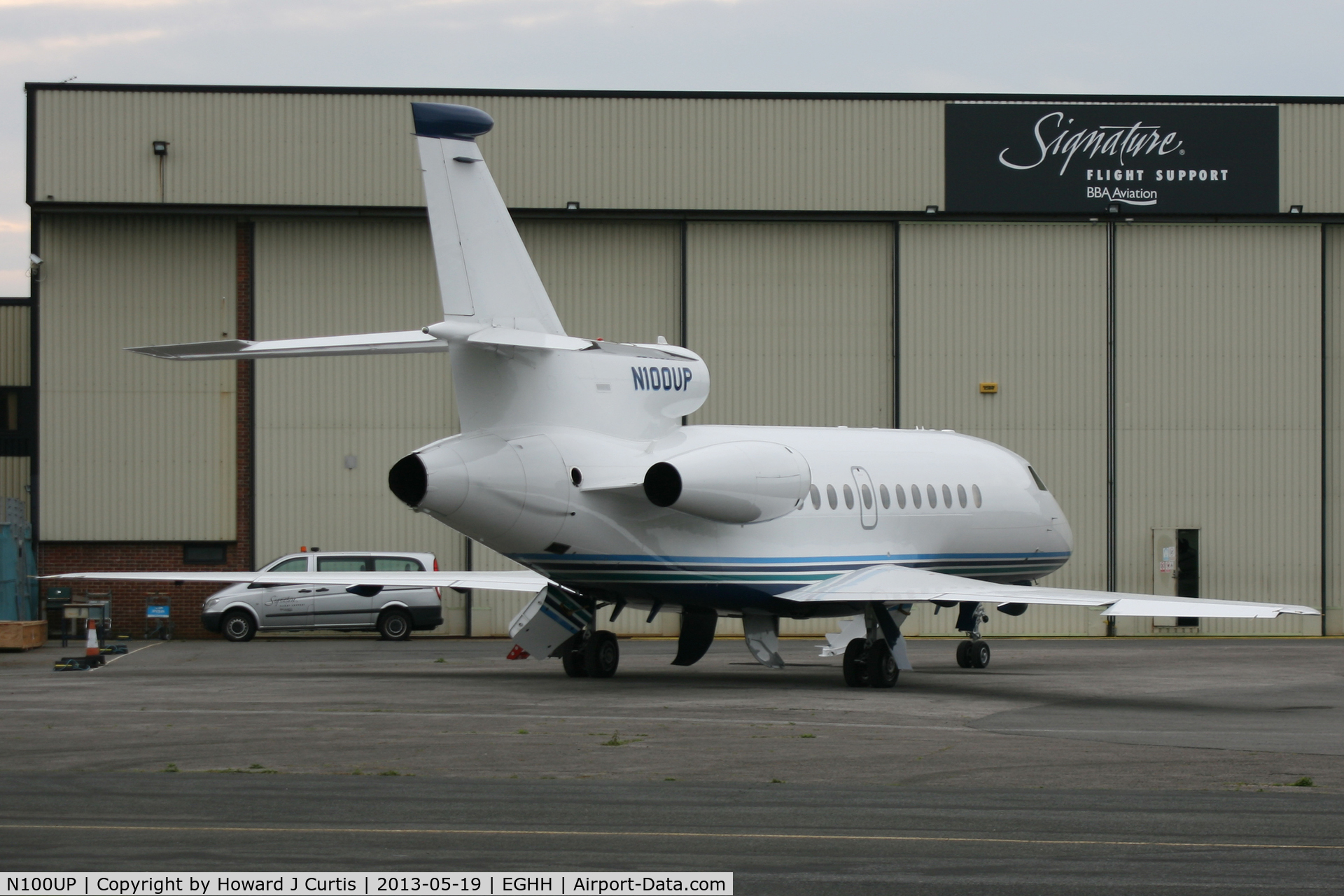 N100UP, 1988 Dassault Falcon 900 C/N 44, Corporate, getting ready to depart.