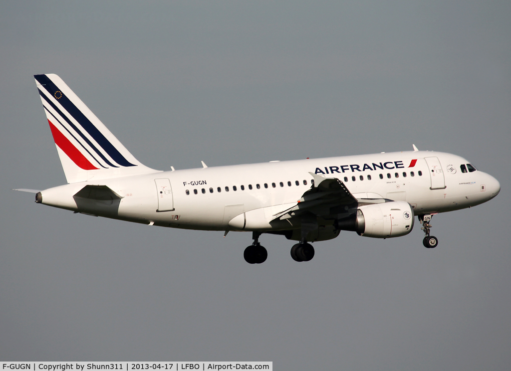 F-GUGN, 2006 Airbus A318-111 C/N 2918, Landing rwy 14L in modified new c/s