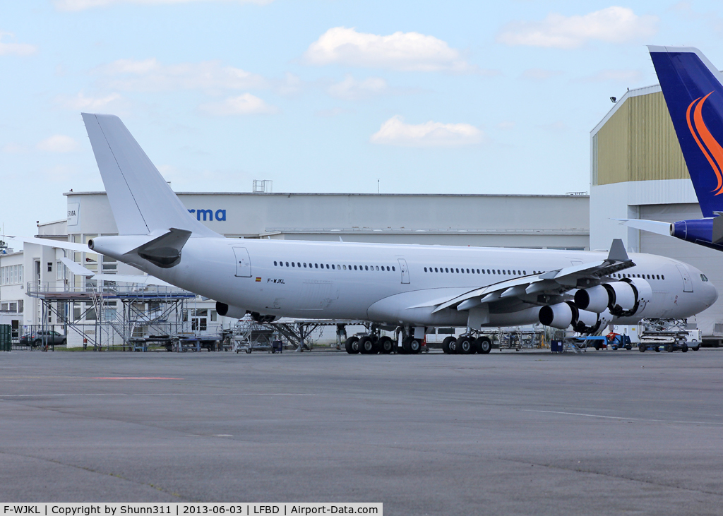 F-WJKL, 2000 Airbus A340-313X C/N 302, Ex. Iberia as EC-HDQ... For Philippine Airlines...