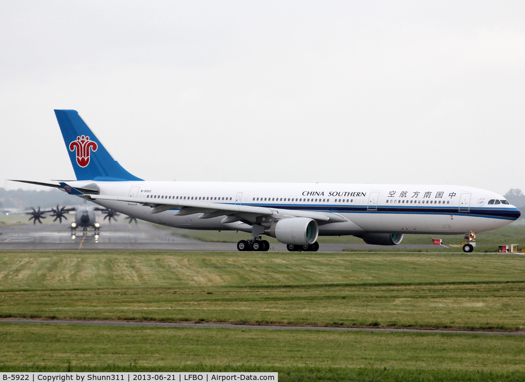 B-5922, 2013 Airbus A330-343X C/N 1425, Delivery day...