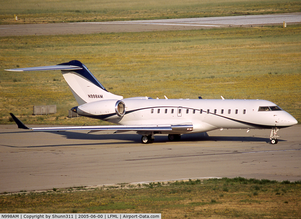 N998AM, 1999 Bombardier BD-700-1A10 Global Express C/N 9009, Taxiing for departure rwy 14R