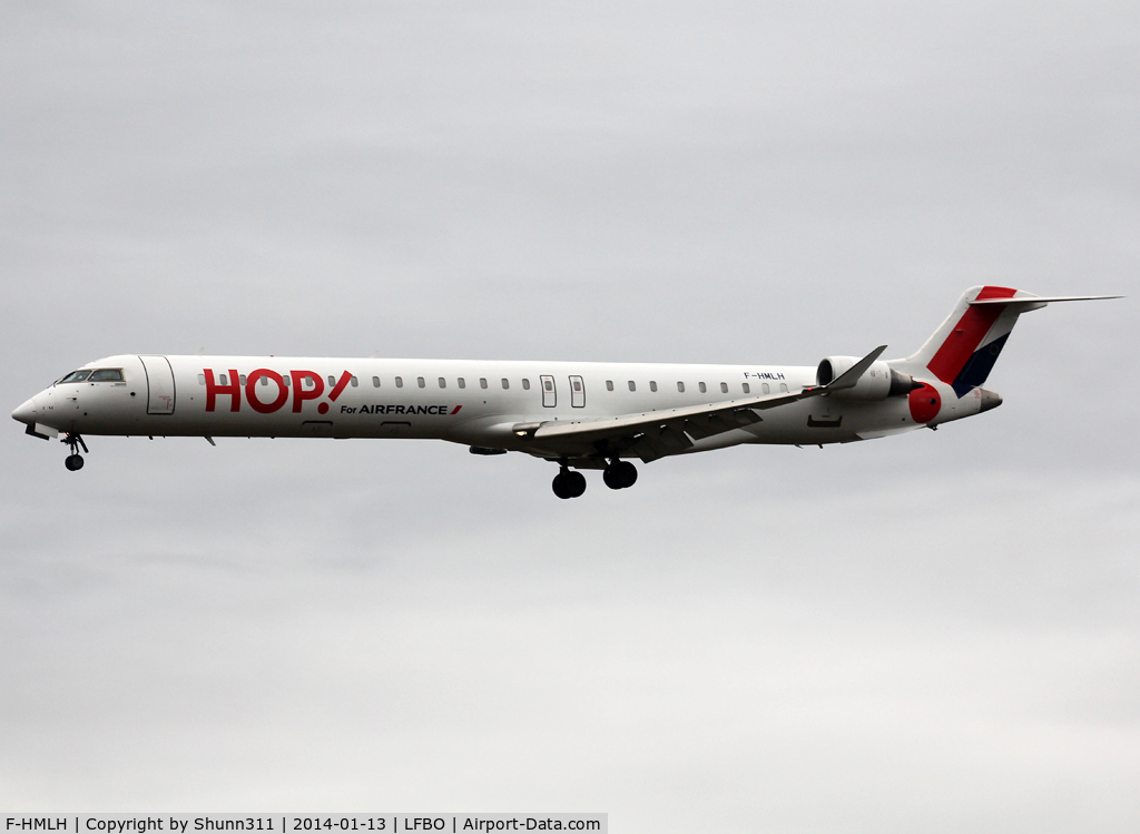 F-HMLH, 2011 Bombardier CRJ-1000EL NG (CL-600-2E25) C/N 19013, Landing rwy 32L