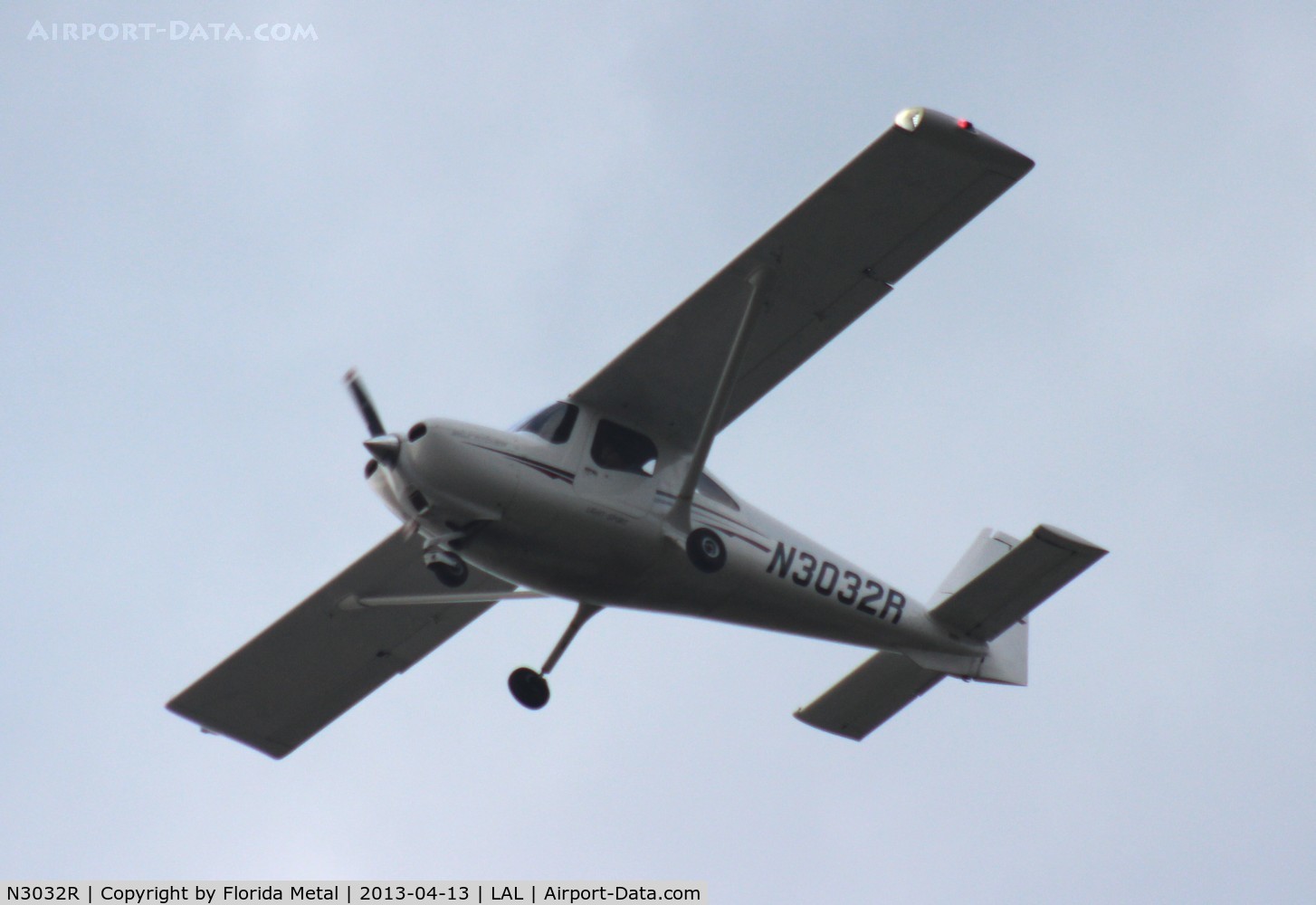 N3032R, Cessna 162 Skycatcher C/N 16200105, Skycatcher leaving Sun N Fun