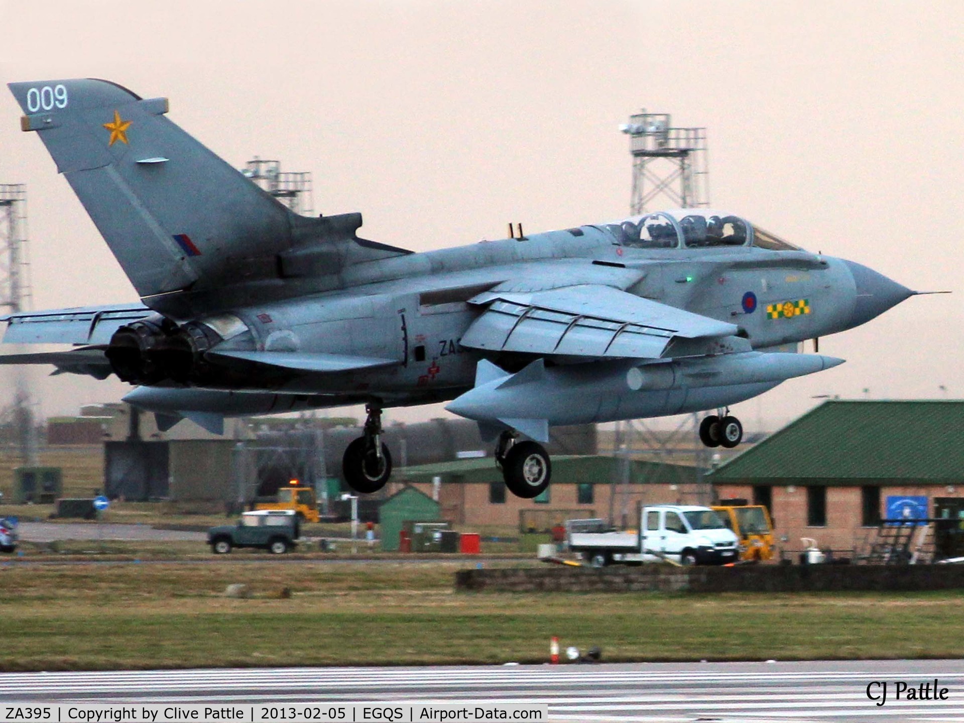 ZA395, 1982 Panavia Tornado GR.4A C/N 192/BS062/3094, ZA395 coded 009 about to land at RAF Lossiemouth EGQS