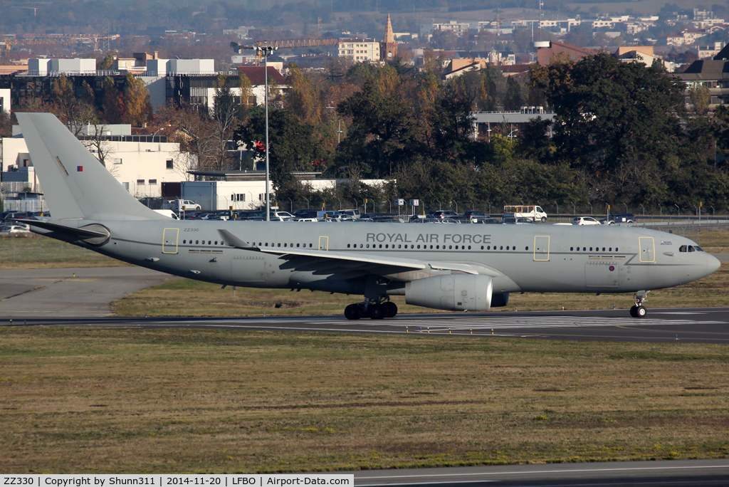 ZZ330, 2009 Airbus KC2 Voyager (A330-243MRTT) C/N 1046, Lining up rwy 14L for departure...