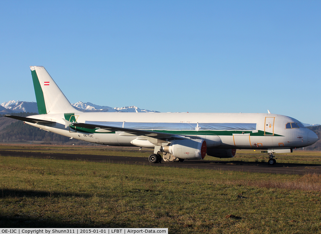 OE-IJC, 1999 Airbus A320-214 C/N 999, Still stored in basic Alitalia c/s... Ex. I-BIKE
