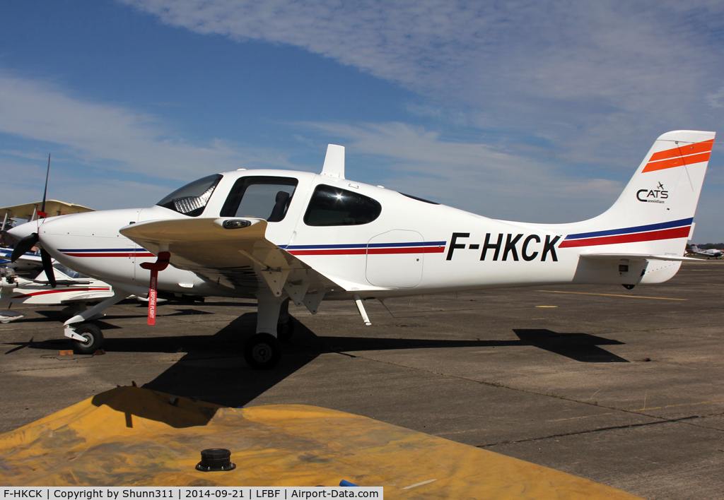 F-HKCK, Cirrus SR20 C/N 2192, Participant of the LFBF Airshow 2014 - Demo aircraft