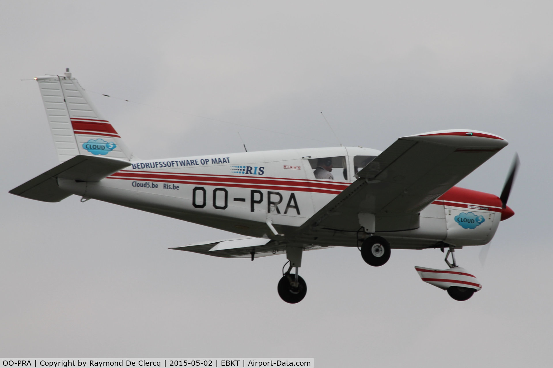 OO-PRA, 1972 Piper PA-28-140D C/N 28-7125218, Landing at Wevelgem.