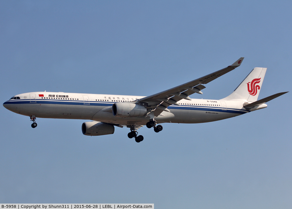 B-5958, 2014 Airbus A330-343 C/N 1587, Landing rwy 25R