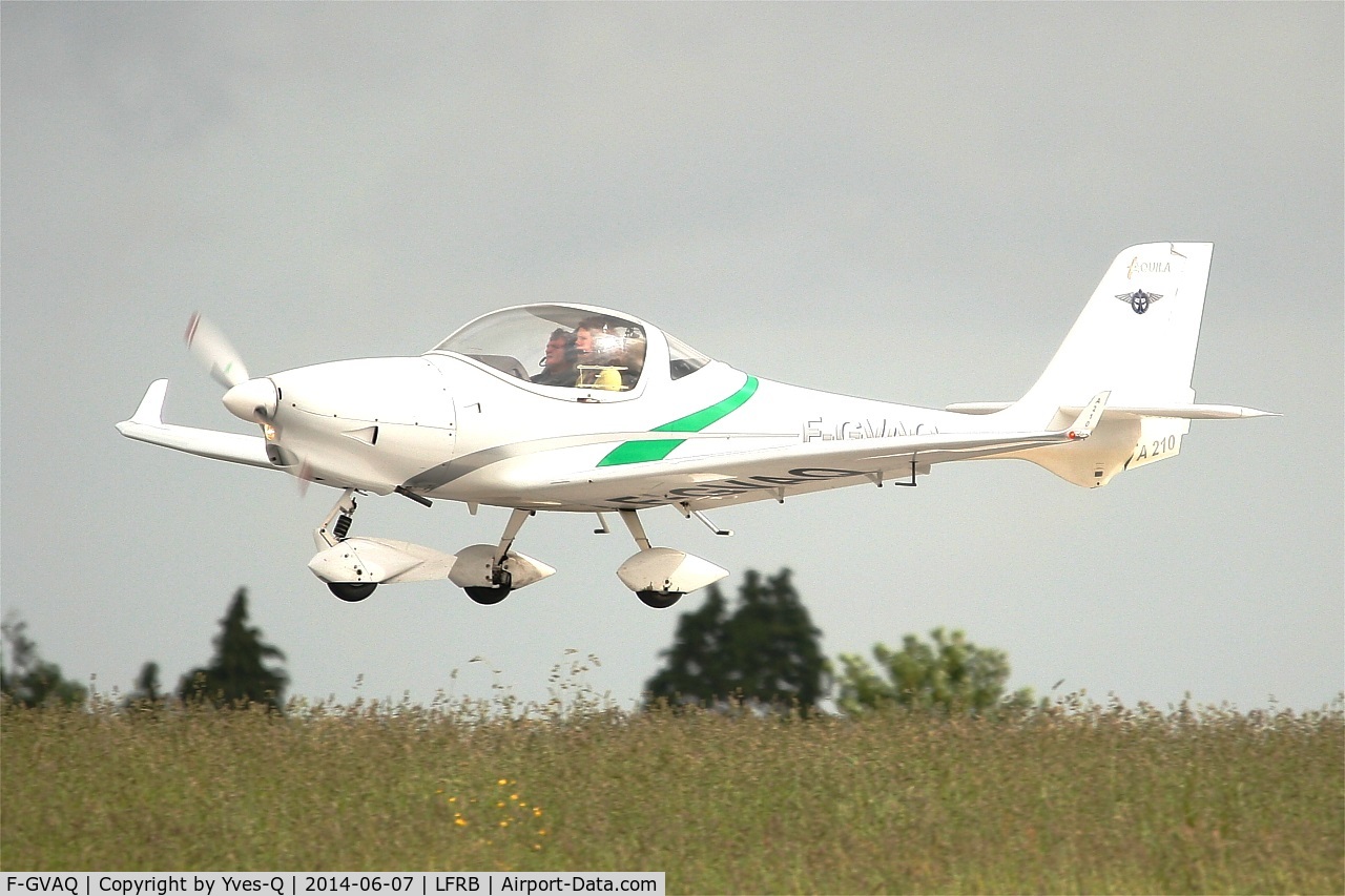 F-GVAQ, Aquila A210 (AT01) C/N AT01-104, Aquila A210 (AT01), On final Rwy 25L, Brest-Bretagne Airport (LFRB-BES)
