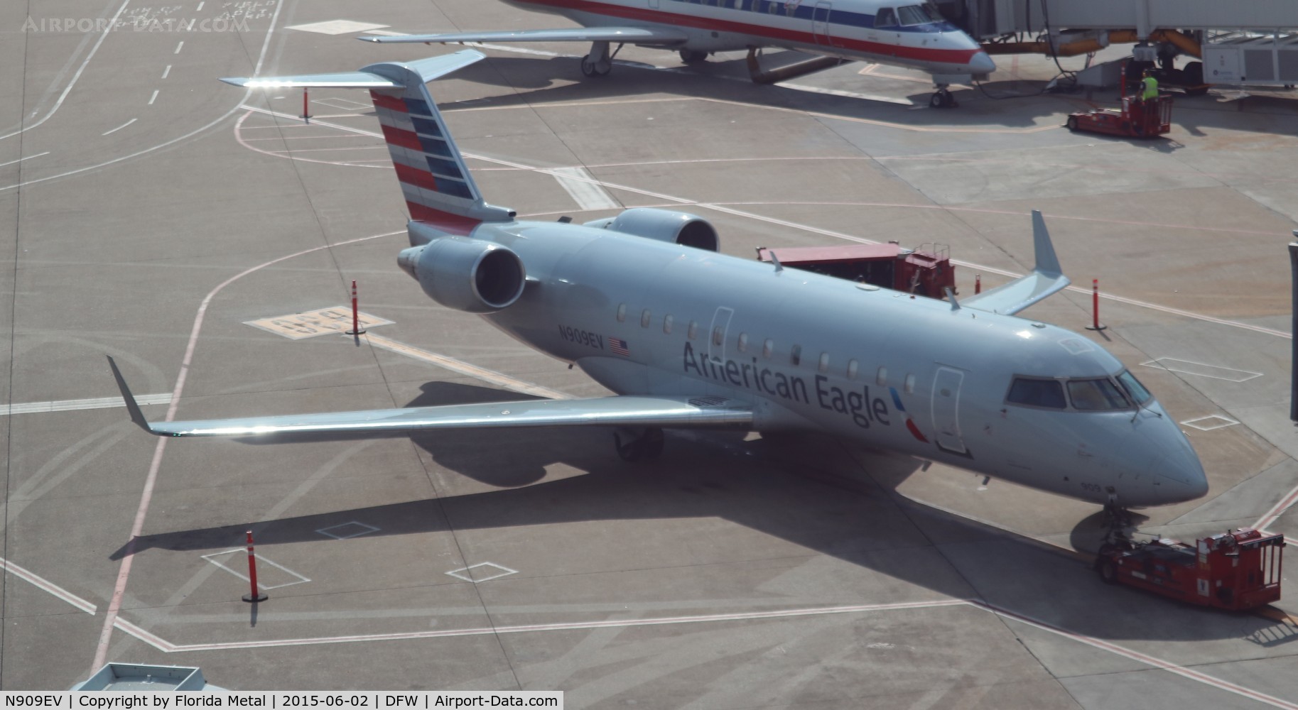 N909EV, 2002 Bombardier CRJ-200ER (CL-600-2B19) C/N 7658, American Eagle