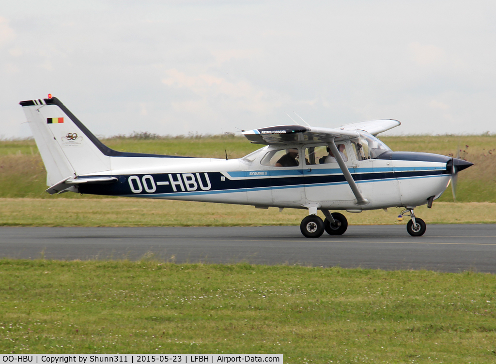OO-HBU, Cessna CF172N Skyhawk C/N 17201916, Taxiing to the Southern Apron for parking...