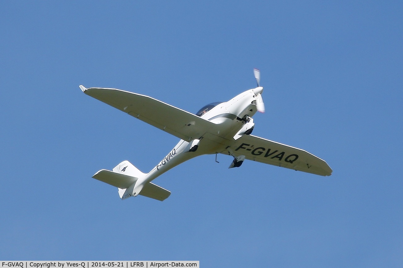 F-GVAQ, Aquila A210 (AT01) C/N AT01-104, Aquila A210 (AT01), Take off rwy 07R, Brest-Bretagne Airport (LFRB-BES)
